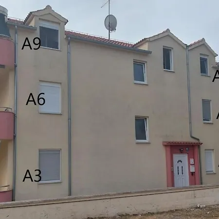 Pine Tree Dalmatia Apartman Srima