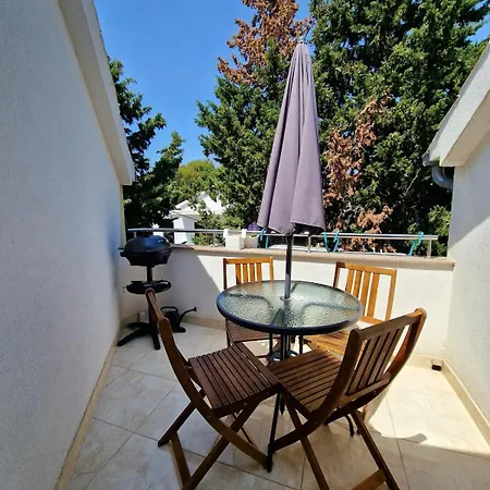 Pine Tree Dalmatia Apartamento *