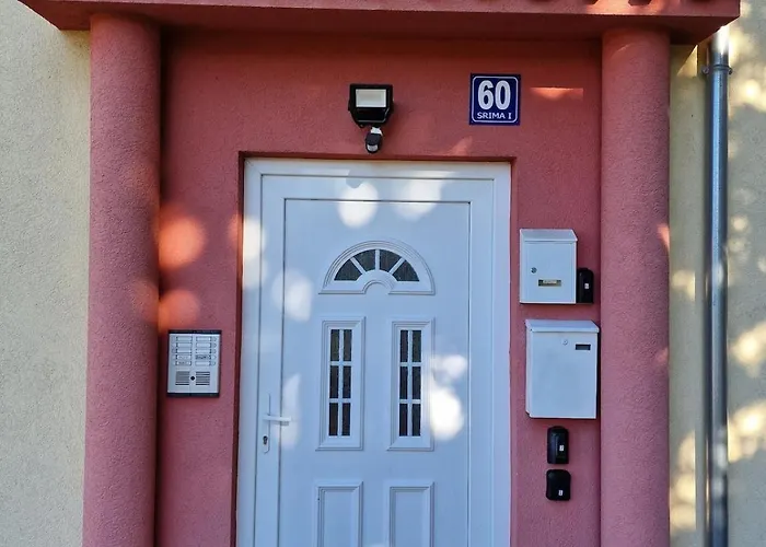 Pine Tree Dalmatia Apartamento Srima